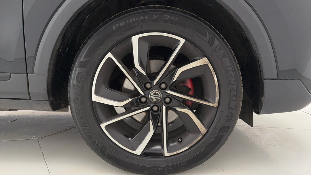 2022 MG Zst Essence, Automatic, 58792 km, Right Front Wheel