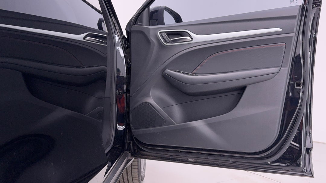 2022 MG Zst Essence, Automatic, 58792 km, Speaker View