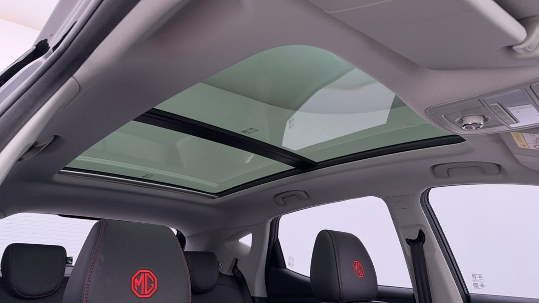 2022 MG Zst Essence, Automatic, 58792 km, Interior Sunroof/Moonroof