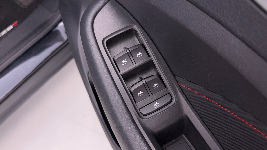 2022 MG Zst Essence, Automatic, 58792 km, Drivers Side Door Panel Controls