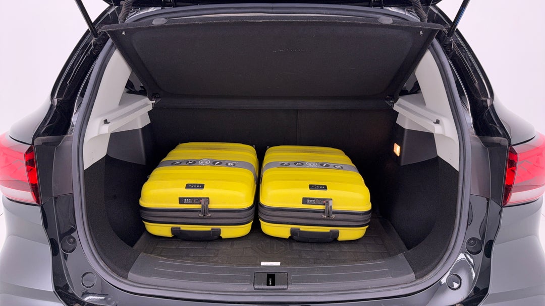 2022 MG Zst Essence, Automatic, 58792 km, Boot Inside View with Luggage