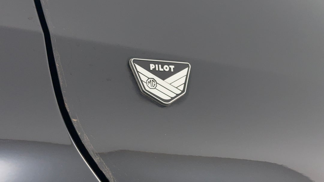 2022 MG Zst Essence, Automatic, 58792 km, Badge (Boot Left Side)