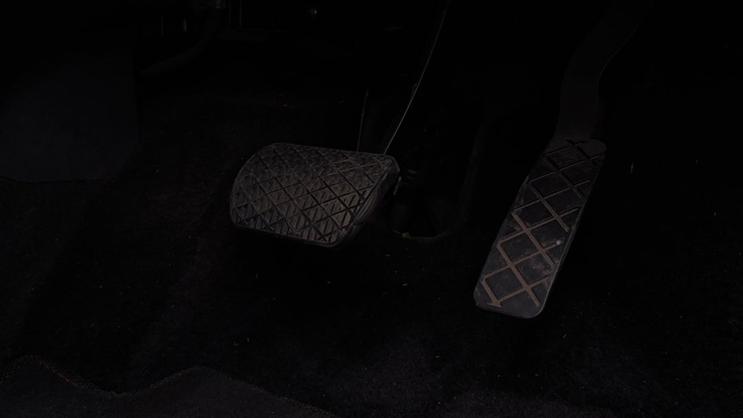 2022 MG Zst Essence, Automatic, 58792 km, Pedals and Footmat