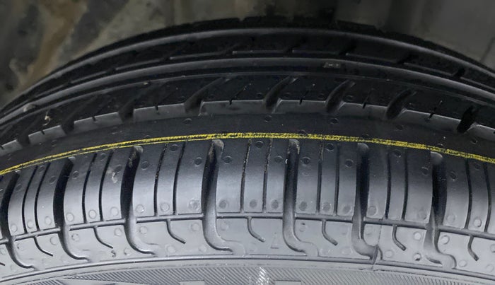 2016 Datsun Go T(O), Petrol, Manual, 98,223 km, Right Front Tyre Tread