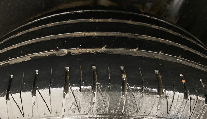 2017 Maruti Vitara Brezza ZDI, Diesel, Manual, 73,028 km, Left Rear Tyre Tread
