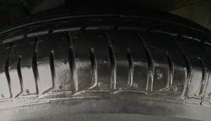 2015 Hyundai i10 SPORTZ 1.1 IRDE2, Petrol, Manual, 51,058 km, Left Front Tyre Tread