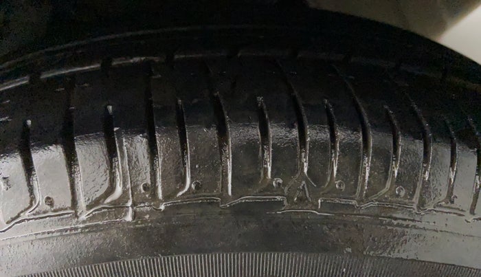 2015 Hyundai i10 SPORTZ 1.1 IRDE2, Petrol, Manual, 51,058 km, Left Rear Tyre Tread