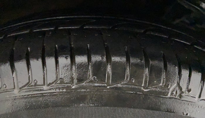 2015 Hyundai i10 SPORTZ 1.1 IRDE2, Petrol, Manual, 51,058 km, Right Rear Tyre Tread