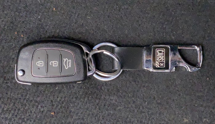 2017 Hyundai Verna 1.6 VTVT SX, Petrol, Manual, 32,893 km, Key Close Up
