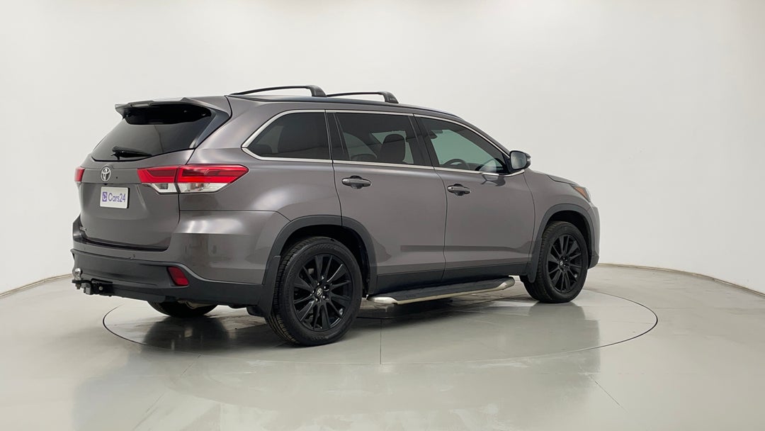 Right Back Diagonal (45- Degree) View