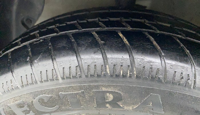 2014 Hyundai Grand i10 MAGNA 1.2 VTVT, Petrol, Manual, 25,639 km, Left Front Tyre Tread