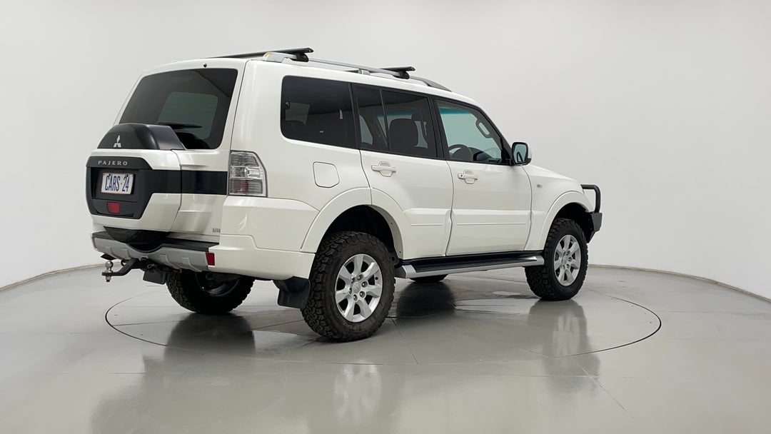 Right Back Diagonal (45- Degree) View