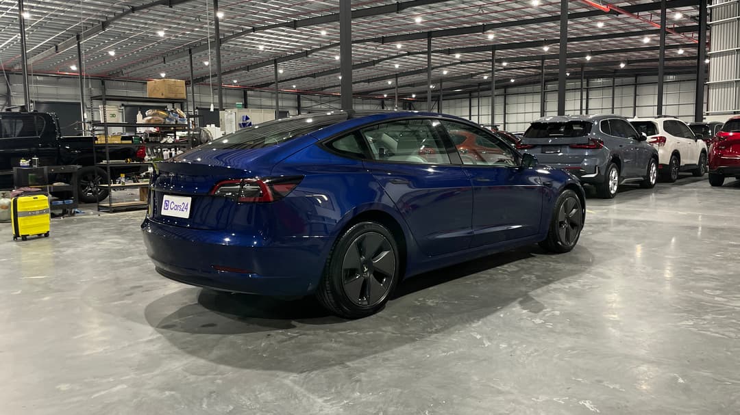 2023 Tesla Model 3 Rear-wheel Drive, Automatic, 54999 km, Right Back Diagonal (45- Degree) View