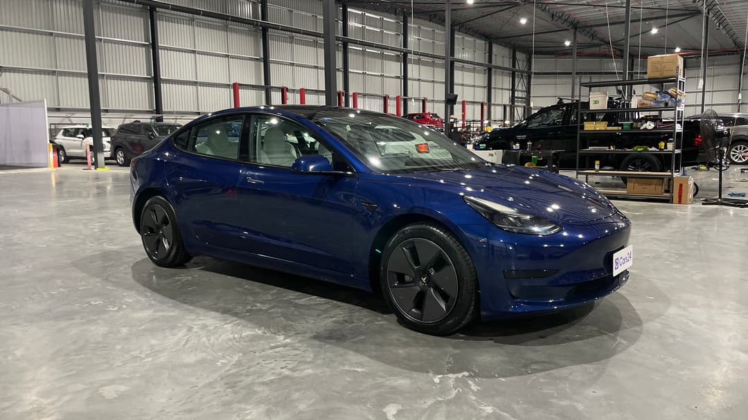 2023 Tesla Model 3 Rear-wheel Drive, Automatic, 54999 km, Right Front Diagonal (45- Degree) View