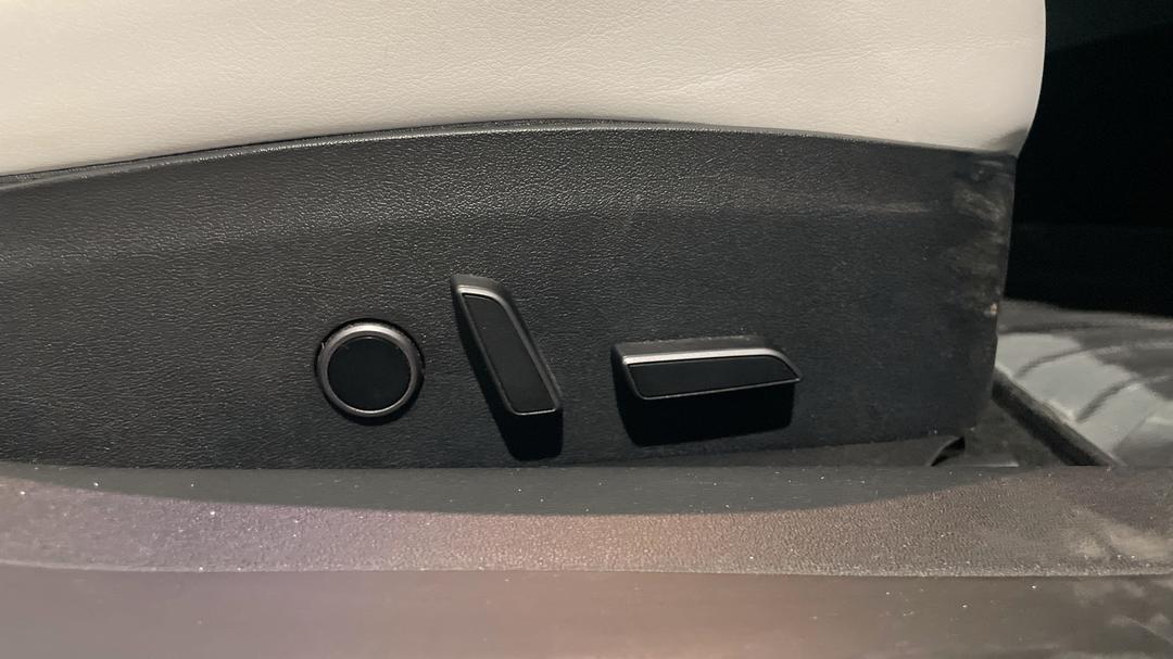 2023 Tesla Model 3 Rear-wheel Drive, Automatic, 54999 km, Drivers Side Adjustment Panel