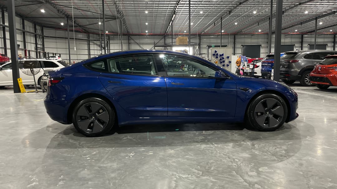2023 Tesla Model 3 Rear-wheel Drive, Automatic, 54999 km, Right Side View