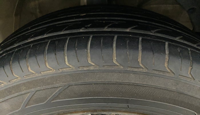 2018 Maruti Swift VXI D, Petrol, Manual, 83,843 km, Right Front Tyre Tread