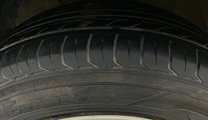 2018 Maruti Swift VXI D, Petrol, Manual, 83,843 km, Left Front Tyre Tread