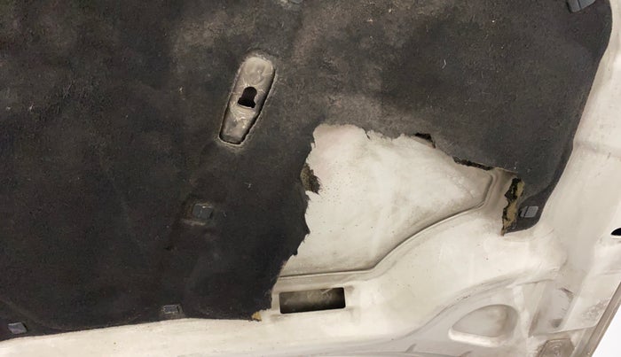 2013 Volkswagen Jetta HIGHLINE TDI AT, Diesel, Automatic, 1,34,202 km, Bonnet (hood) - Insulation cover has minor damage