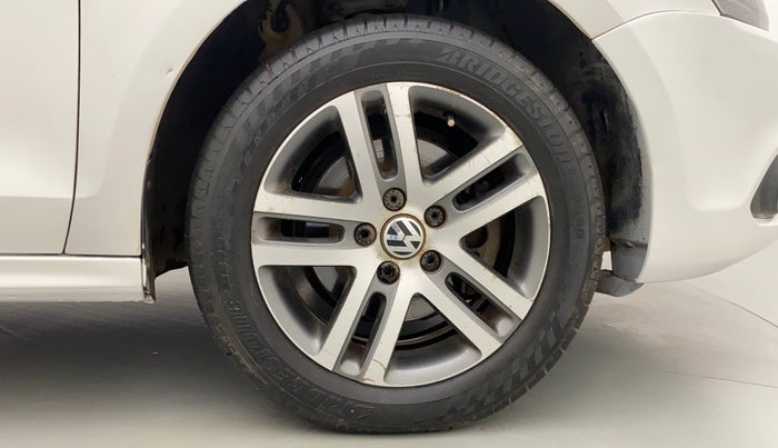 2013 Volkswagen Jetta HIGHLINE TDI AT, Diesel, Automatic, 1,34,202 km, Right Front Wheel