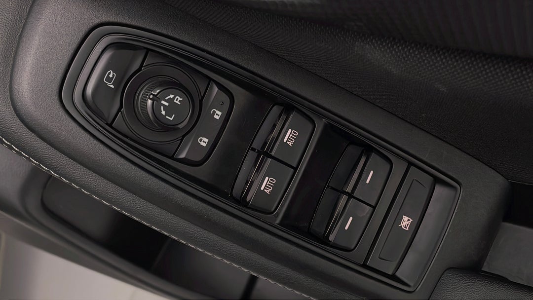 2020 Subaru Forester 2.5i (awd), Automatic, 63998 km, Drivers Side Door Panel Controls