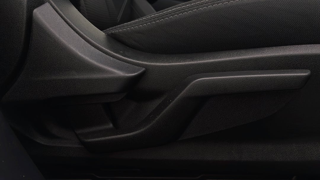 2020 Subaru Forester 2.5i (awd), Automatic, 63998 km, Drivers Side Adjustment Panel