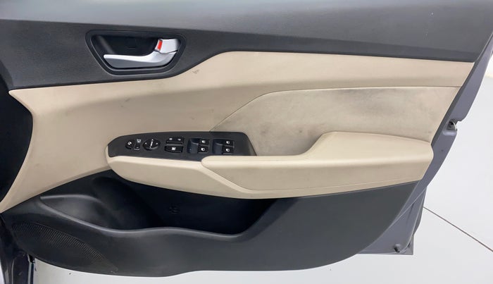 2017 Hyundai Verna 1.6 CRDI SX + AT, Diesel, Automatic, 90,401 km, Driver Side Door Panels Control