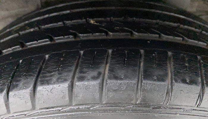 2015 Hyundai Elite i20 ASTA 1.4 CRDI, Diesel, Manual, 38,133 km, Left Rear Tyre Tread