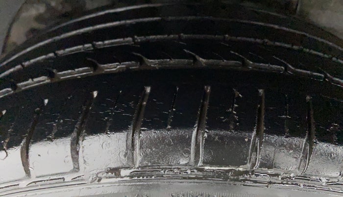 2015 Hyundai Elite i20 ASTA 1.4 CRDI, Diesel, Manual, 38,133 km, Right Rear Tyre Tread