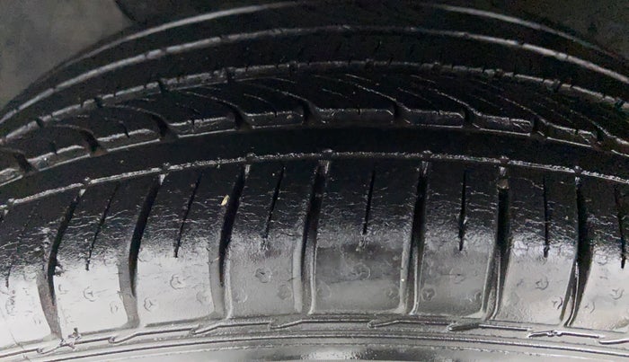 2015 Hyundai Elite i20 ASTA 1.4 CRDI, Diesel, Manual, 38,133 km, Left Front Tyre Tread