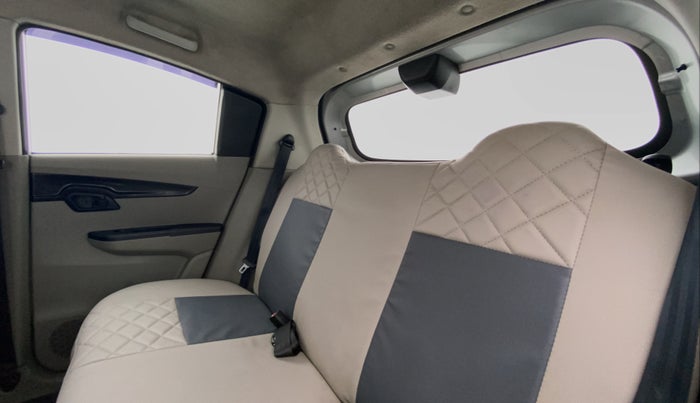 2016 Mahindra Kuv100 K4 D 5 STR, Diesel, Manual, 39,327 km, Right Side Rear Door Cabin