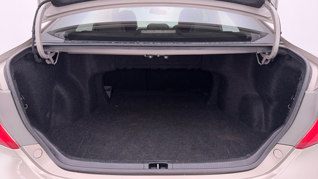 2015 Toyota Camry Atara Sl, Automatic, 153392 km, Boot Inside View