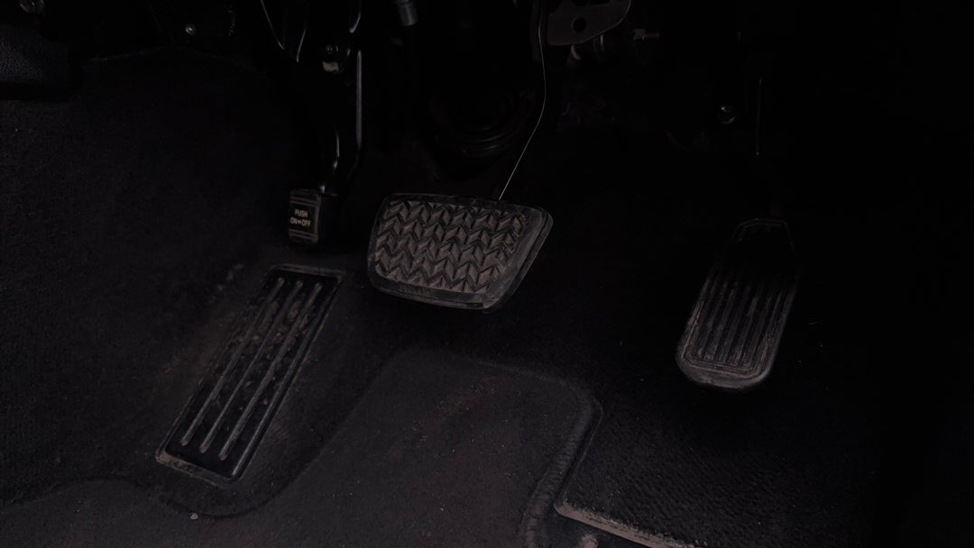 2015 Toyota Camry Atara Sl, Automatic, 153392 km, Pedals and Footmat