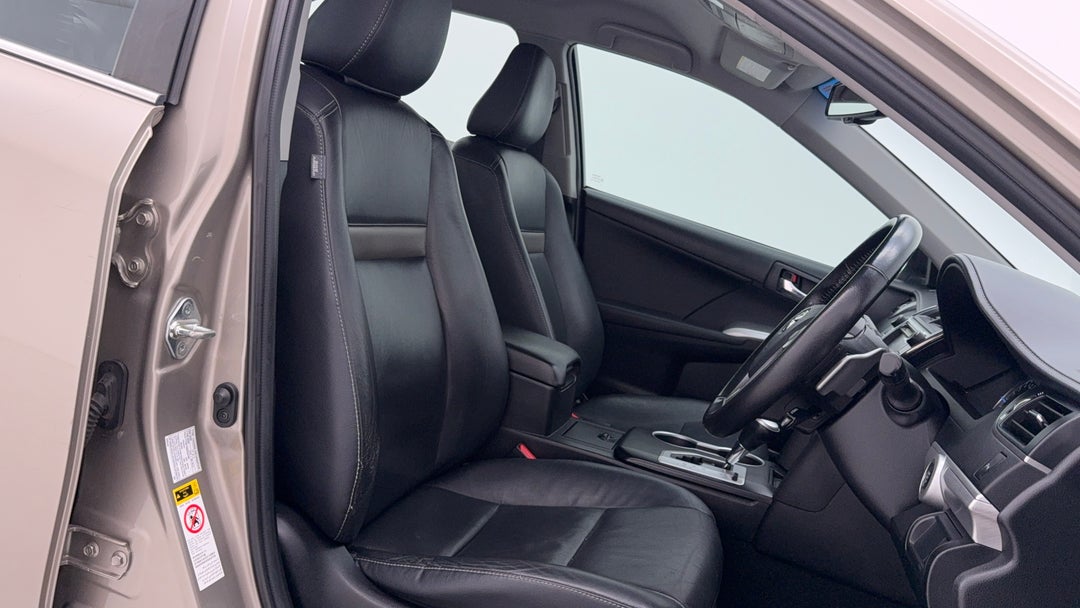 2015 Toyota Camry Atara Sl, Automatic, 153392 km, Right Side Front Door Cabin View