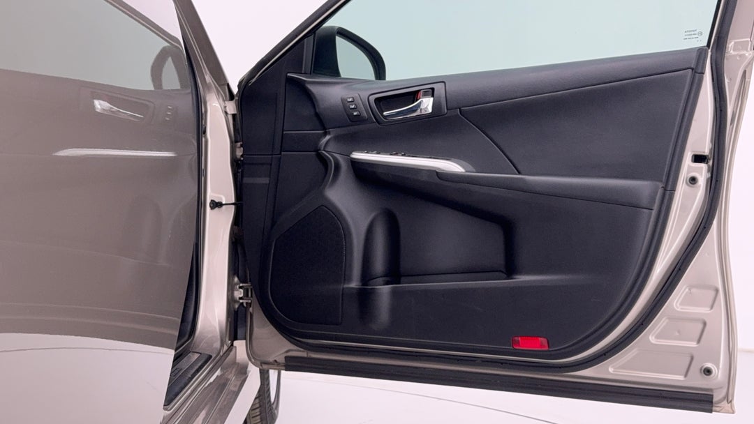 2015 Toyota Camry Atara Sl, Automatic, 153392 km, Speaker View