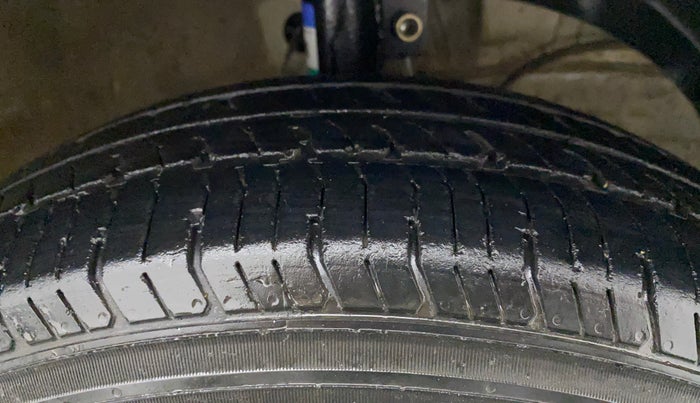 2018 Maruti Dzire VXI, Petrol, Manual, 1,04,974 km, Right Front Tyre Tread