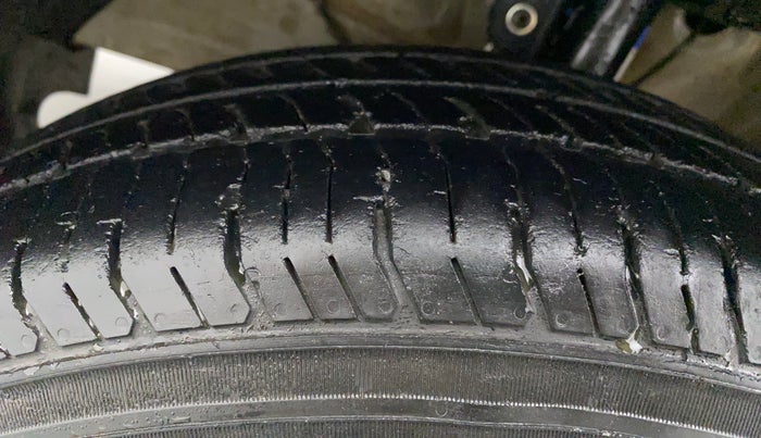 2018 Maruti Dzire VXI, Petrol, Manual, 1,04,974 km, Left Front Tyre Tread