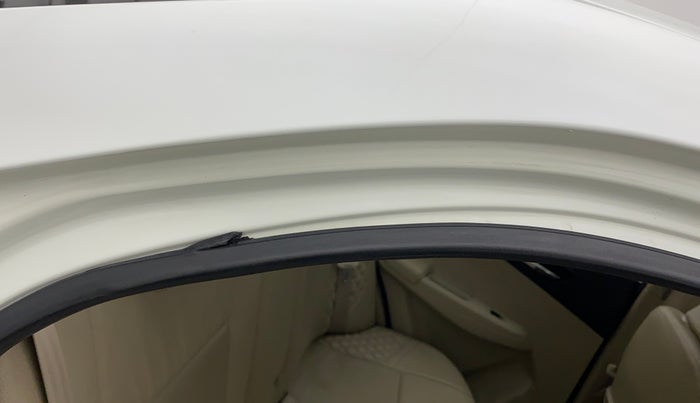 2018 Maruti Dzire VXI, Petrol, Manual, 1,04,974 km, Right rear door - Beading has minor damage