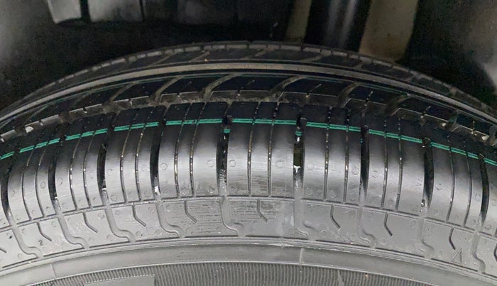 2018 Maruti Dzire VXI, Petrol, Manual, 1,04,974 km, Left Rear Tyre Tread