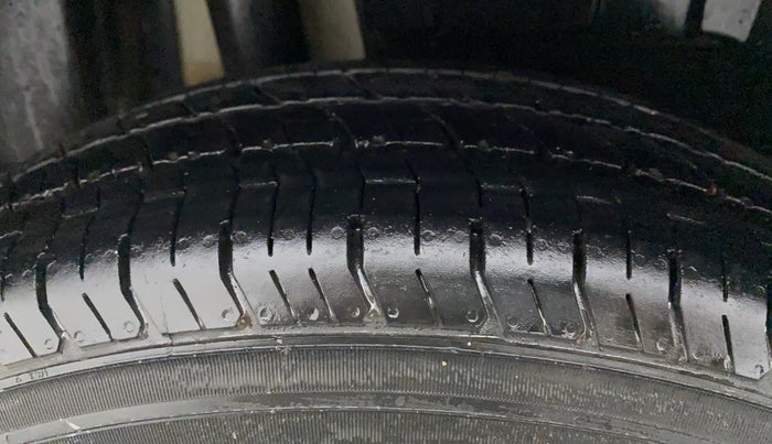 2018 Maruti Dzire VXI, Petrol, Manual, 1,04,974 km, Right Rear Tyre Tread