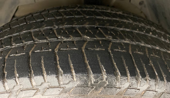 2015 Mahindra XUV500 W6 4X2, Diesel, Manual, 67,077 km, Left Front Tyre Tread