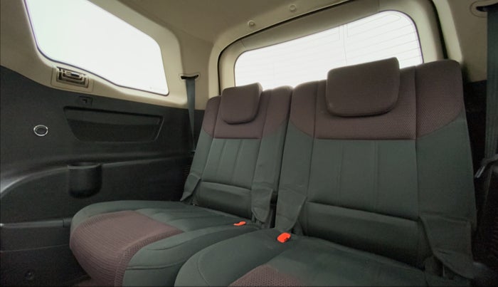 2015 Mahindra XUV500 W6 4X2, Diesel, Manual, 67,077 km, Third Seat Row ( optional )