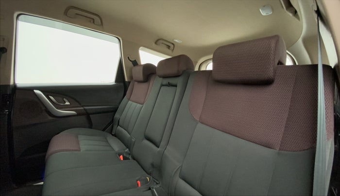 2015 Mahindra XUV500 W6 4X2, Diesel, Manual, 67,077 km, Right Side Rear Door Cabin