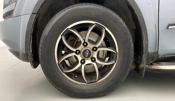 2015 Mahindra XUV500 W6 4X2, Diesel, Manual, 67,077 km, Left Front Wheel