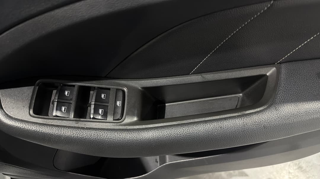 2019 MG ZS Excite, Automatic, 42814 km, Drivers Side Door Panel Controls