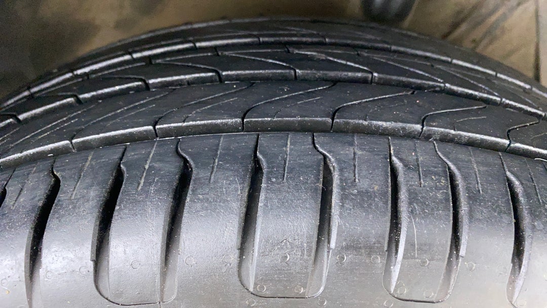 Right Front Tyre Tread