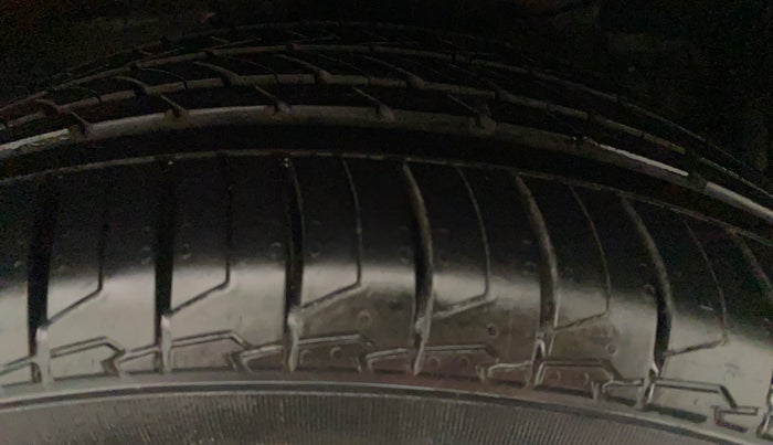 2017 Maruti Ciaz ZDI+ SHVS, Diesel, Manual, 75,584 km, Right Front Tyre Tread