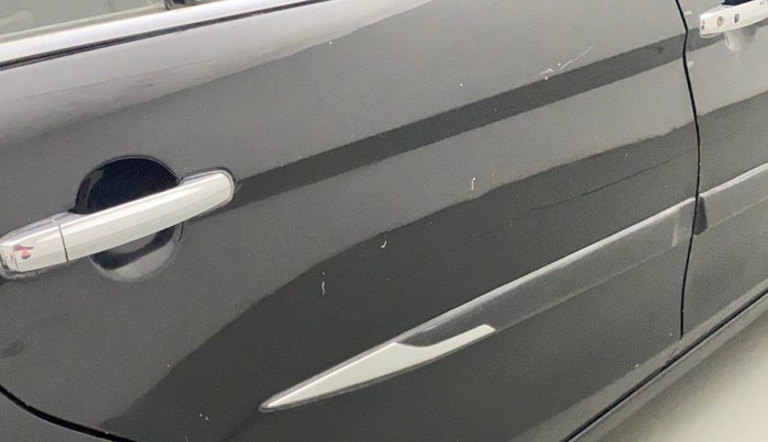 2017 Maruti Ciaz ZDI+ SHVS, Diesel, Manual, 75,584 km, Right rear door - Minor scratches
