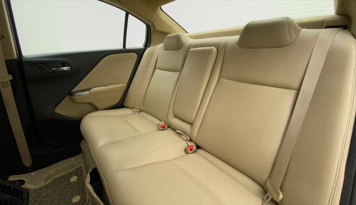 2015 Honda City V MT PETROL, Petrol, Manual, 65,449 km, Right Side Rear Door Cabin