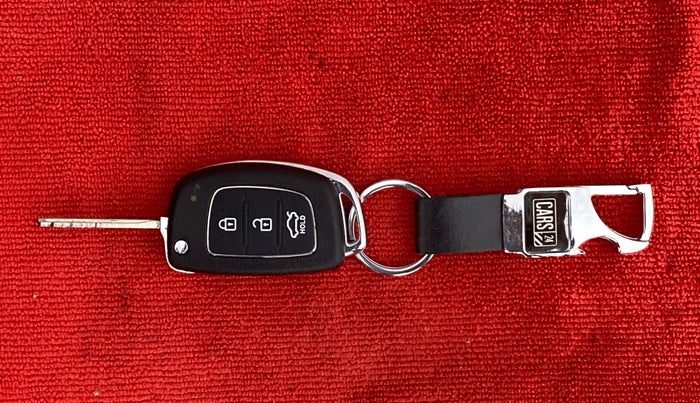2014 Hyundai Xcent S (O) 1.2, Petrol, Manual, 23,904 km, Key Close Up